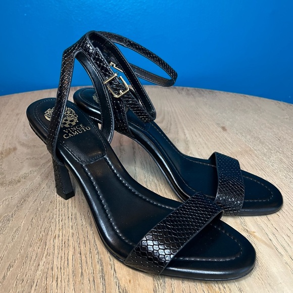 Vince Camuto Penelopy Black Ankle Strap Emobessed Leather Heels Women’s Size 8 - Picture 1 of 10